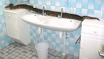 Bathroom inspection / Boa verkent de badkamer Bathroom inspection / Boa verkent de badkamer